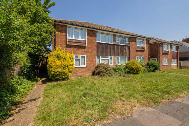 2 bed property, in Staines Avenue, £350,000
