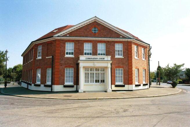 2 bed property, in Coronation Court, £225,000