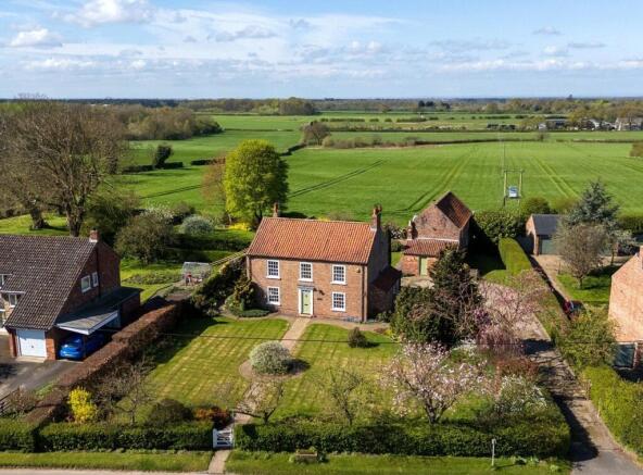 4 bed property, in Claxton, £800,000