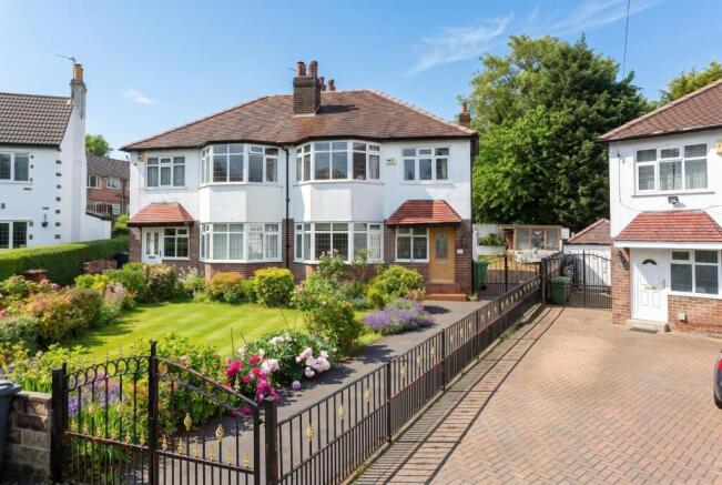 3 bed property, in Southlands Drive, £495,000