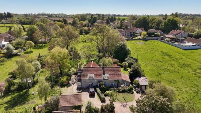 5 bed property, in Old Farm Cottages, £480,000