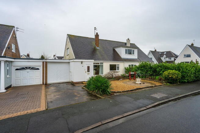 2 bed property, in Lowick Drive, £210,000