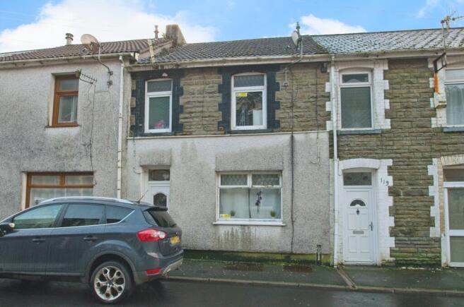 4 bed property, in Jersey Road, £100,000