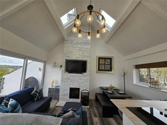 2 bed property, in Cae Du Estate, £345,000