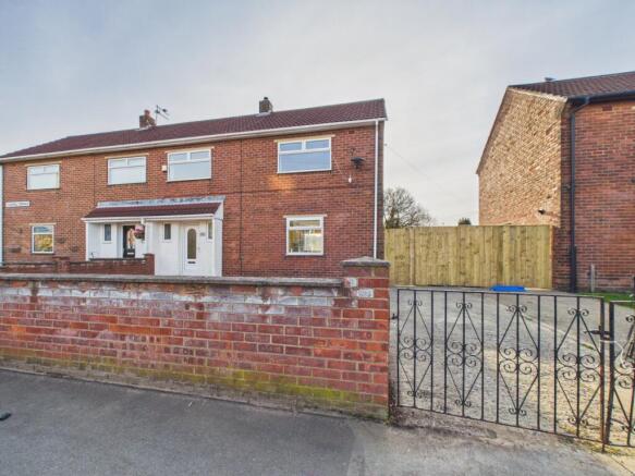 2 bed property, in Clegwell Terrace, £147,500