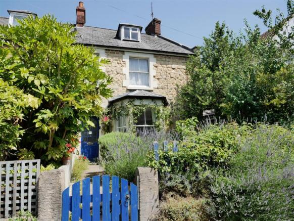 3 bed property, in London Road, £270,000