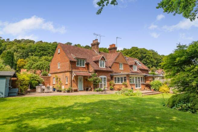 4 bed property, in Horsham Road, £1,250,000