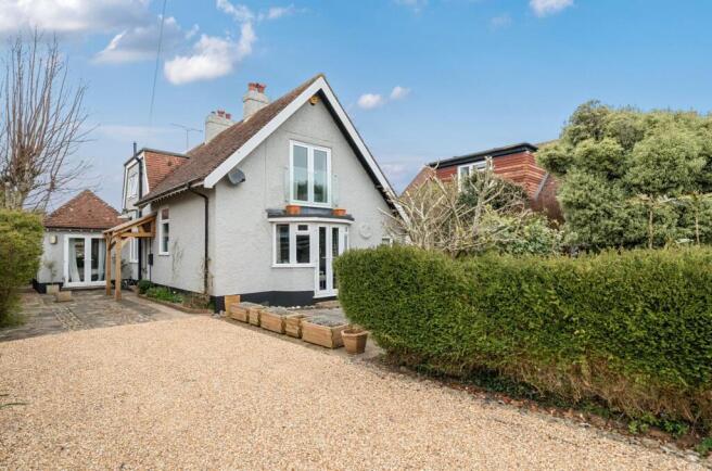 4 bed property, in Limmer Lane, £575,000