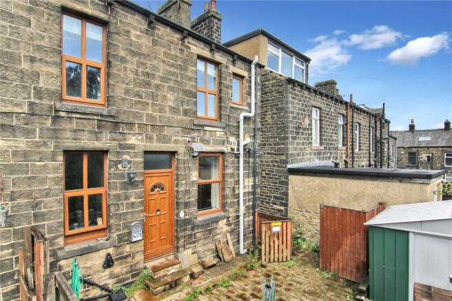 2 bed property, in Aire View, £135,000
