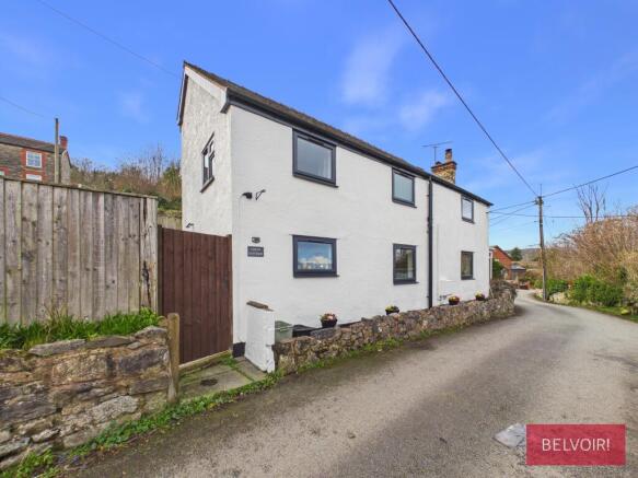 3 bed property, in Woodlands Road, £325,000