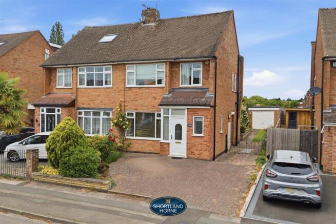 3 bed property, in Dawlish Drive, £350,000