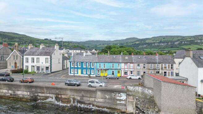 5 bed property, in Marine Road, £275,000