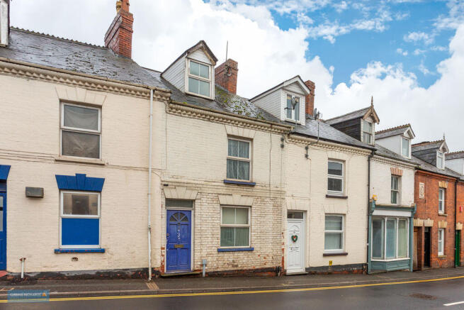 3 bed property, in North Street, £200,000
