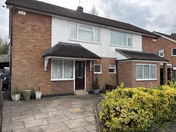 3 bed property, in Hidcote Road, £325,000
