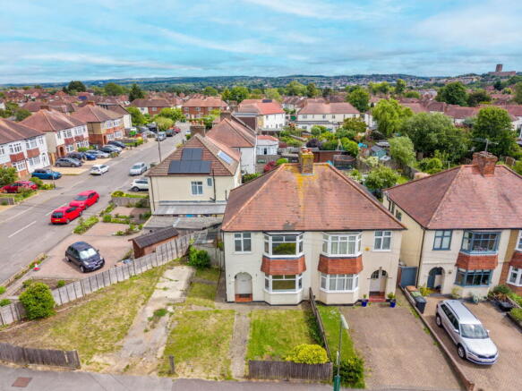 3 bed property, in Rydes Hill Road, £450,000