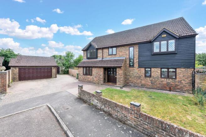 4 bed property, in Thatcher Stanfords Close, £725,000