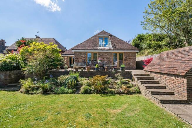 4 bed property, in Mulberry Cottage, £850,000