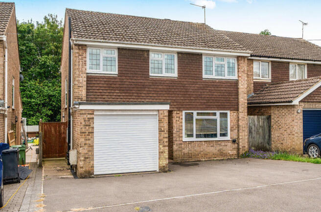 4 bed property, in Scarletts Close Uckfield, £475,000