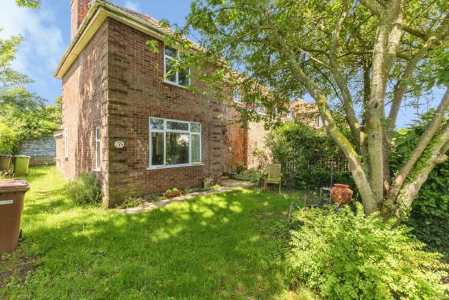 3 bed property, in Quidenham Road, £260,000