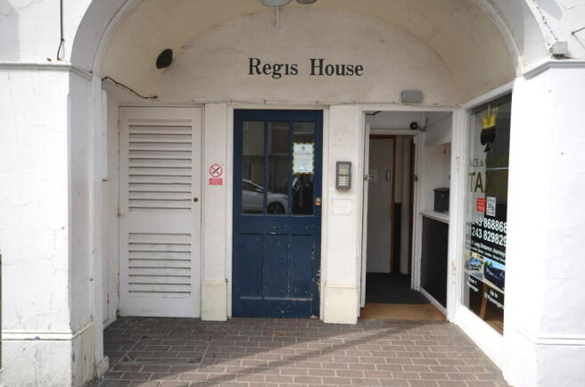 2 bed property, in Richmond Road, £140,000