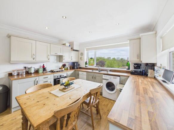 3 bed property, in Woodside Avenue, £340,000