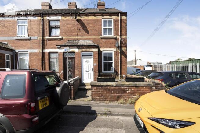 2 bed property, in Wellington Street, £130,000