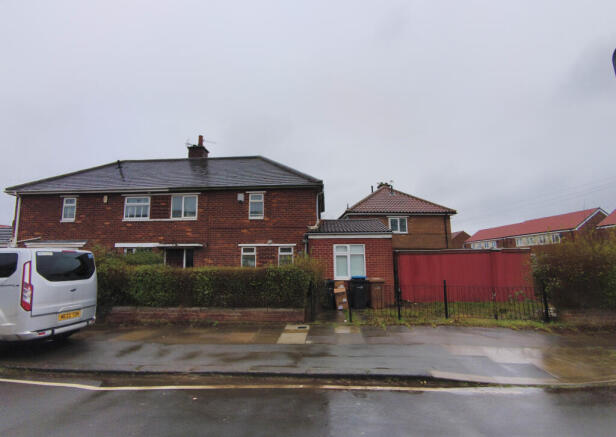 3 bed property, in Amersham Road, £73,000