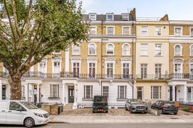 2 bed property, in Inverness Terrace, £580,000