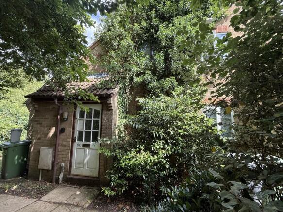 1 bed property, in 90 Whitacre, £80,000