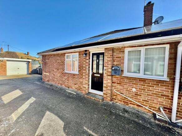 2 bed property, in Welbourne Close, £275,000