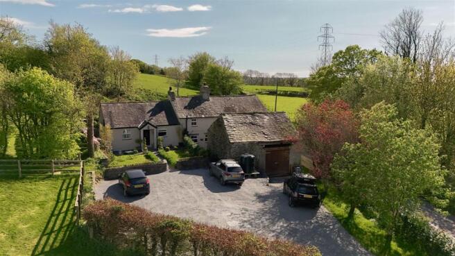 4 bed property, in Kirkby-In-Furness, £750,000