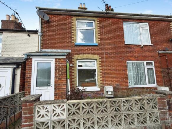 3 bed property, in Victoria Road, £185,000