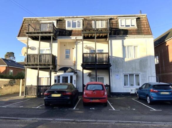 2 bed property, in Adeline Road, £160,000