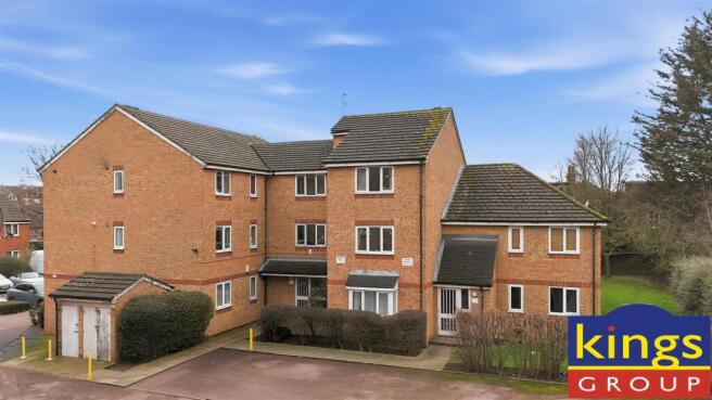 1 bed property, in Greenacre Gardens, £265,000