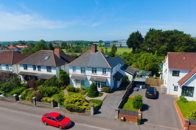 3 bed property, in Redlands Road, £675,000
