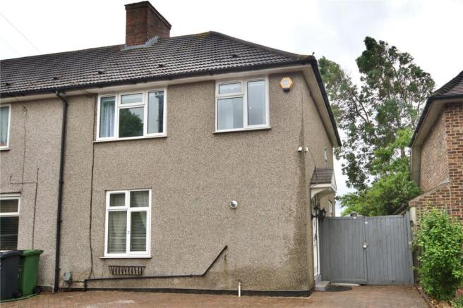 3 bed property, in Oxlow Lane, £460,000