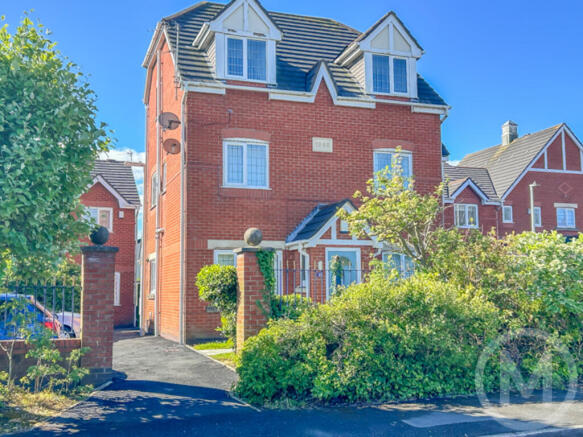 1 bed property, in Chiddlingford Court, £74,950