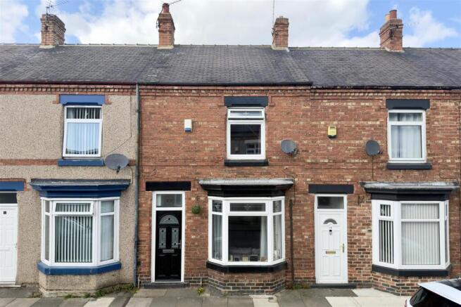 2 bed property, in Thirlmere Road, £105,000
