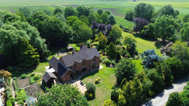 5 bed property, in Duncombes Road, £900,000