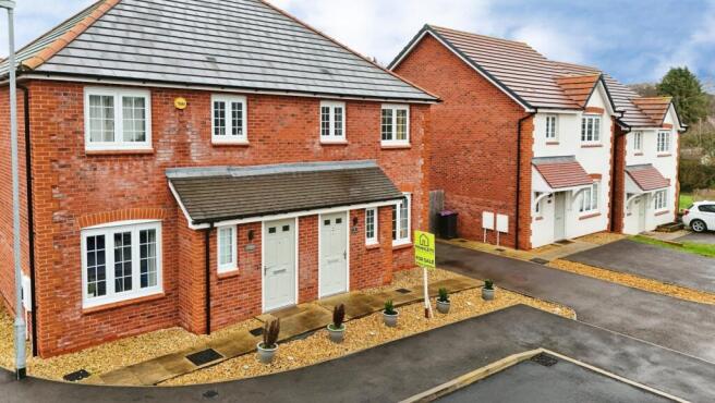 3 bed property, in Pearces Patch, £265,000