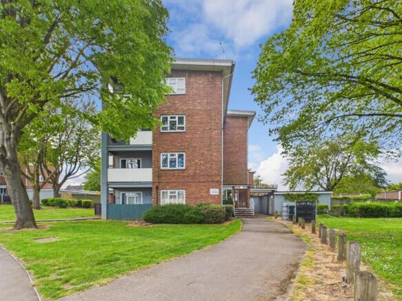 1 bed property, in Bruce Road, £105,000