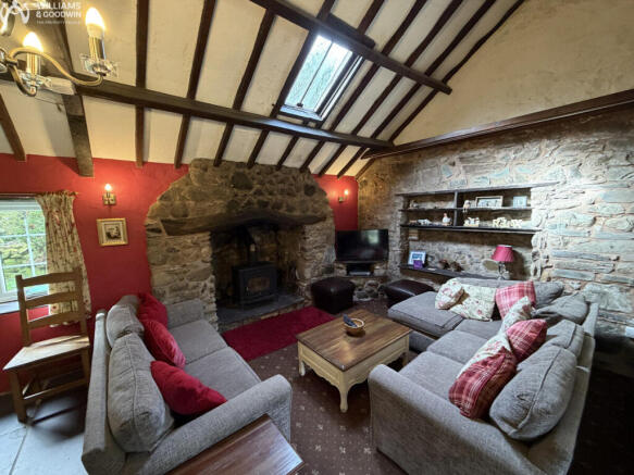 7 bed property, in Off B4418 Road, £650,000