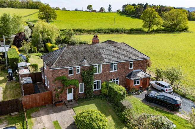 3 bed property, in Jennet Tree Lane, £375,000