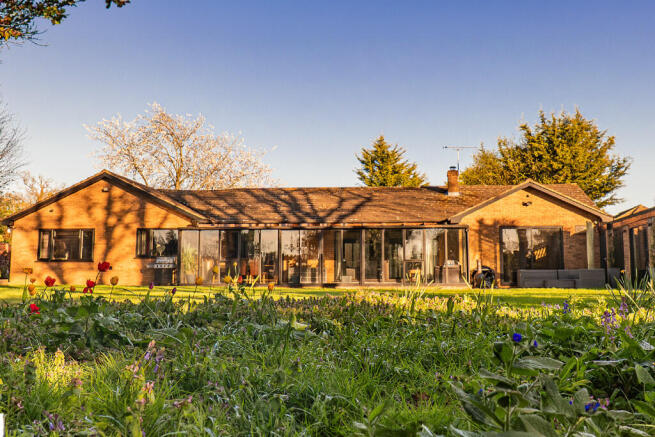 4 bed property, in Beechwoods, £795,000