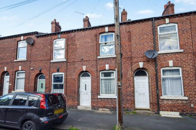 2 bed property, in Earl Street, £110,000