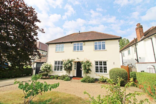 4 bed property, in Hayes Way, £1,250,000