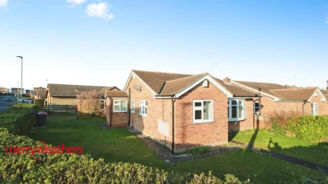 3 bed property, in Buckthorn Close, £260,000