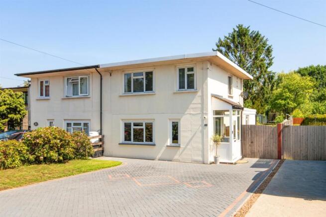 3 bed property, in Leigh Road, £550,000