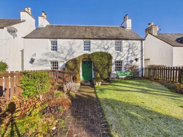 5 bed property, in Greenlea, £550,000