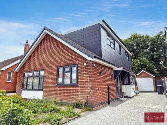 5 bed property, in Brooks Lane, £390,000
